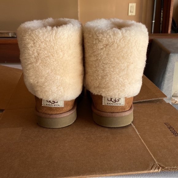 Kids Ugg boots size 4 - Picture 3 of 4